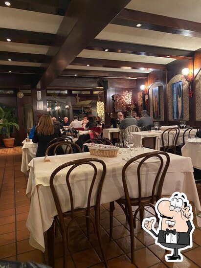 Dai un'occhiata agli interni di Ristorante La Chaumiere.