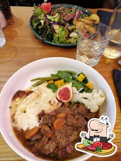 Les repas à base de viande sont servis à Le Café De La Mairie.