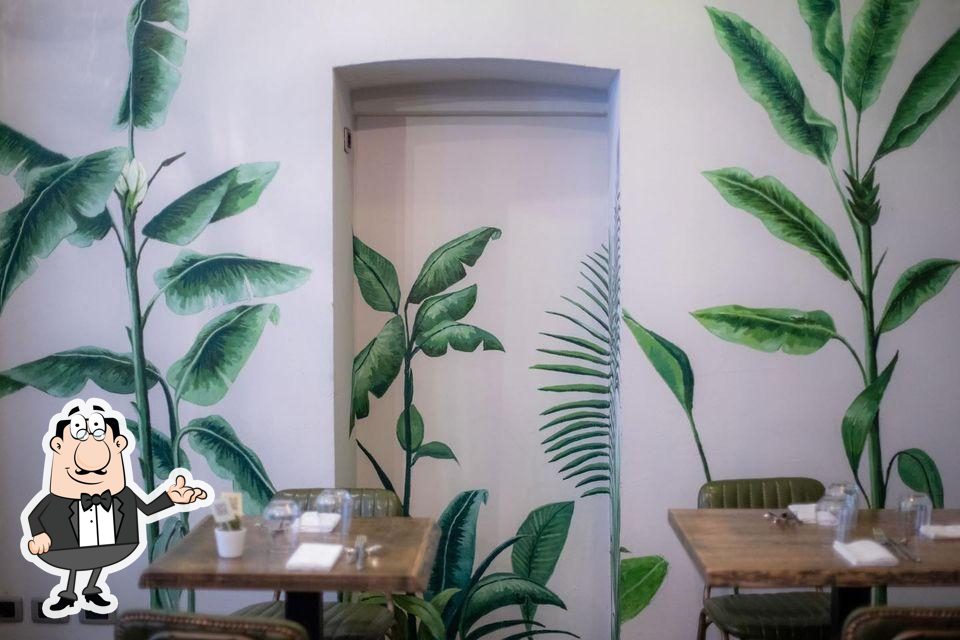 Dai un'occhiata agli interni di D'Era Bistrot. Dai un'occhiata agli interni di D'Era Bistrot.