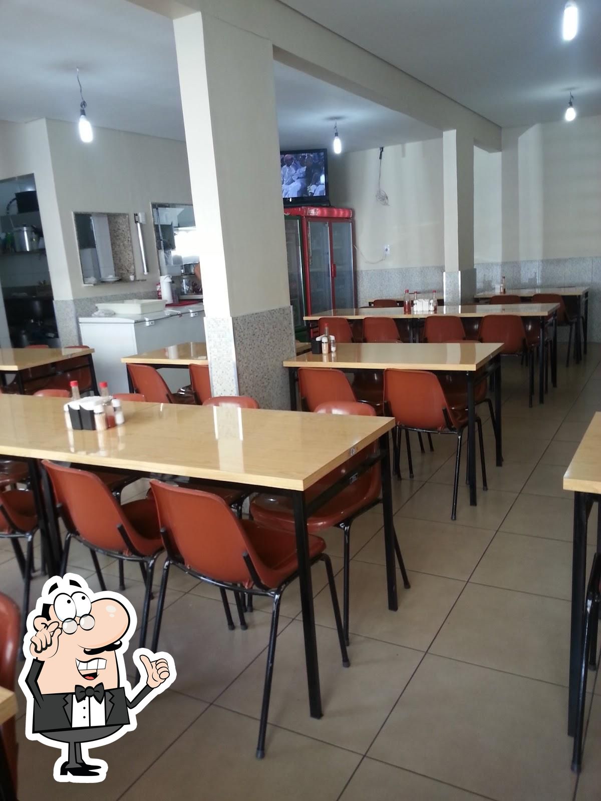 Veja imagens do interior do Restaurante do Divino.