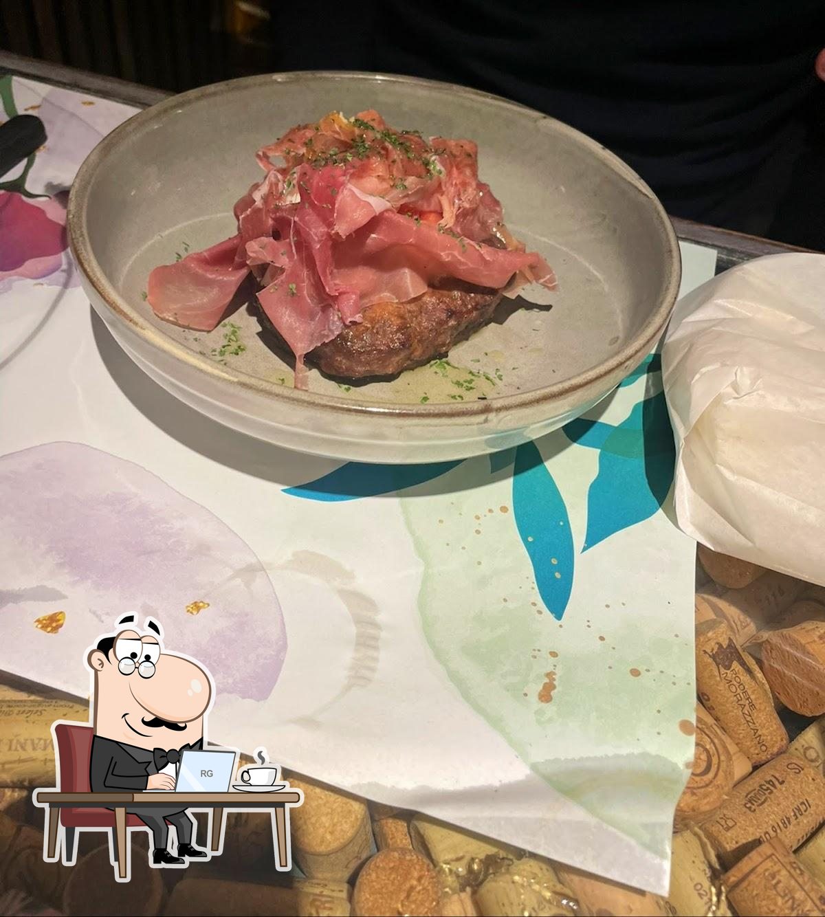 Siediti a un tavolo di Osteria Angolo Divino Rimini.