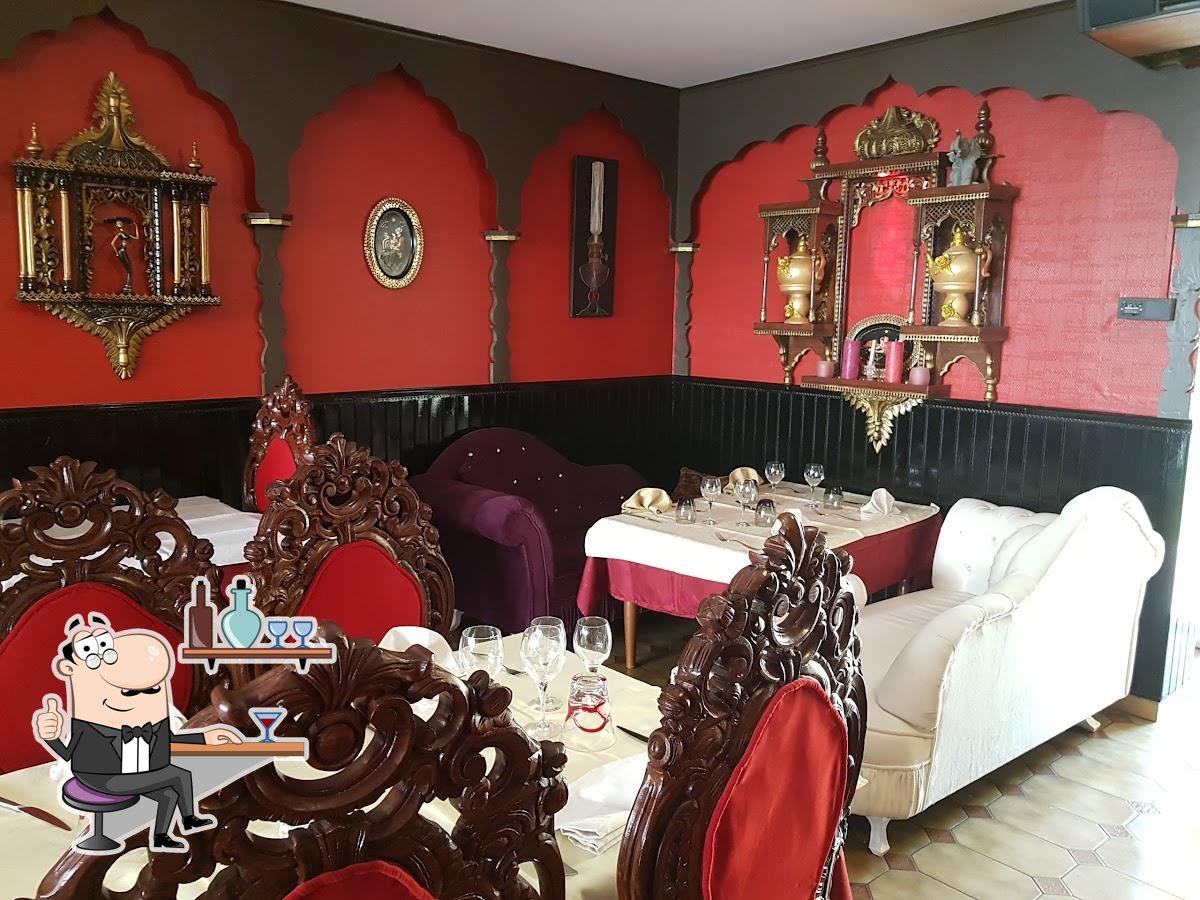 Installez-vous à l'une des tables de Restaurant Ishwari.