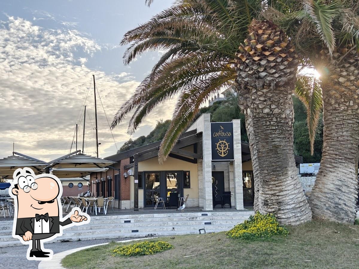 Siediti a un tavolo di La Cambusa.