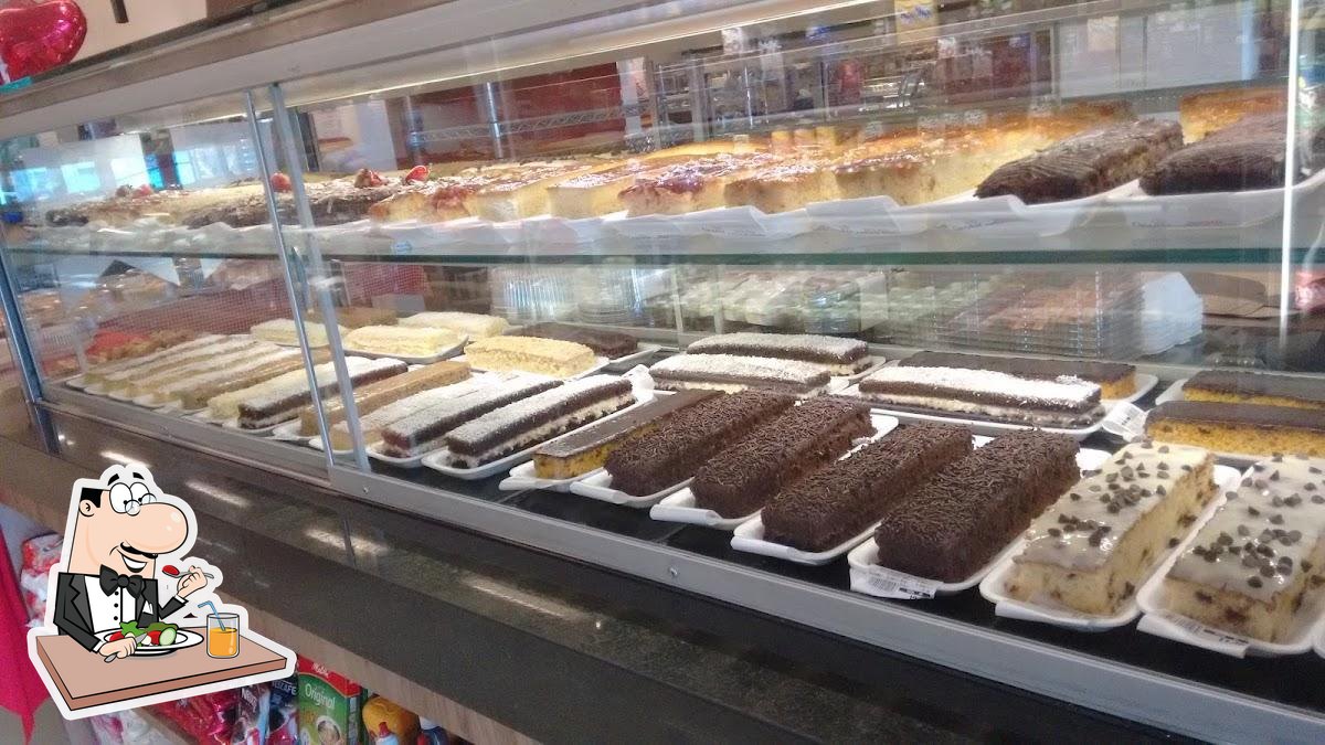 Comida em Padaria Fantasia