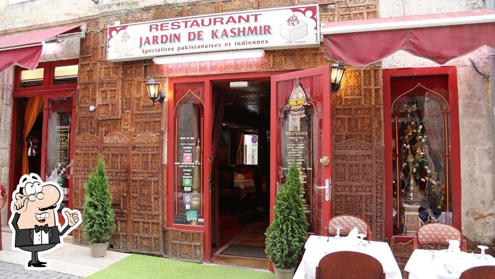 Installez-vous à l'une des tables de Jardin de Kashmir Angoulême.