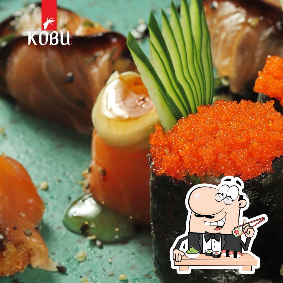 Presenteie-se com sushi no Kobu Sushi.