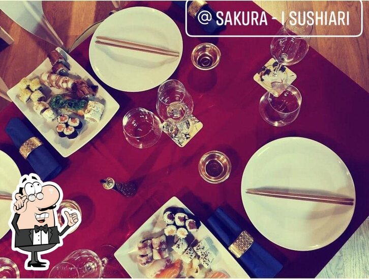 Dai un'occhiata agli interni di Sakura - Sushi Restaurant & Japanese Dining.