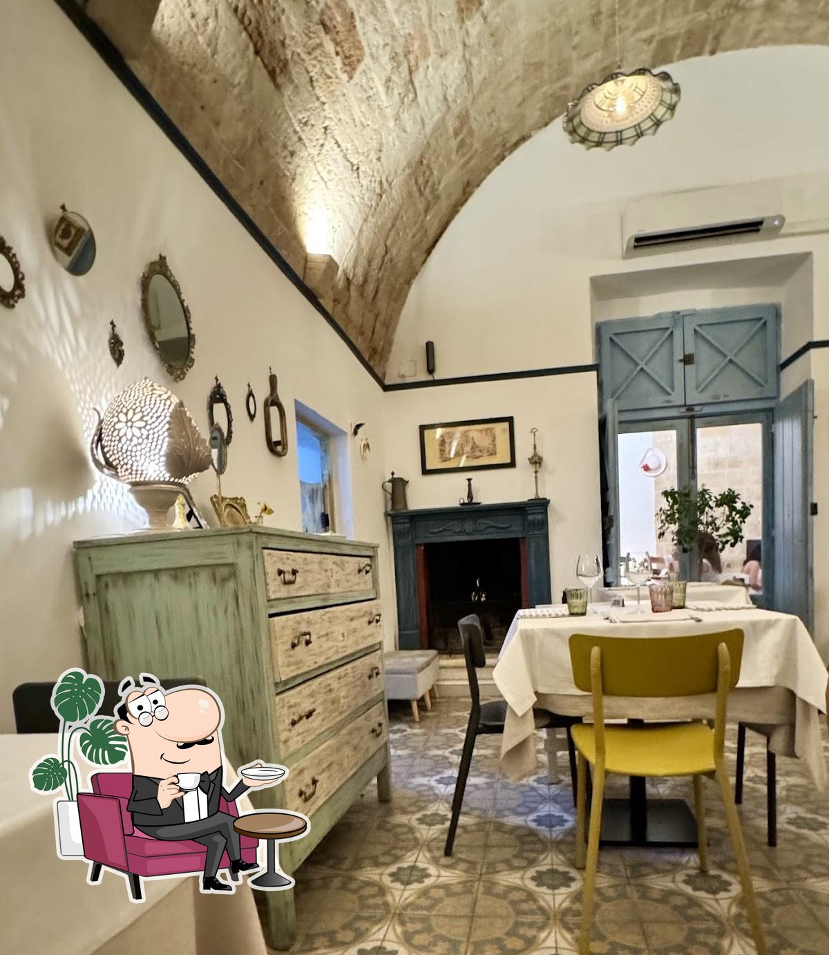 Siediti a un tavolo di Osteria Luce.