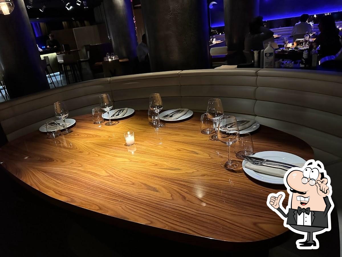 Dai un'occhiata agli interni di STK Milan.