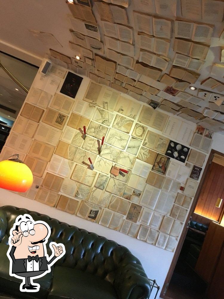 O interior do Bistro 100 Maneiras.
