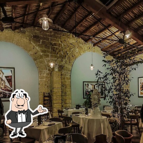 Gli interni di Osteria Ballarò.