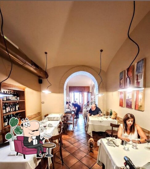 Gli interni di Trattoria Monti Roma.