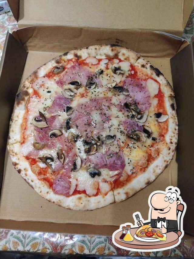 Pick pizza at La Piazza - Hyatt Regency.