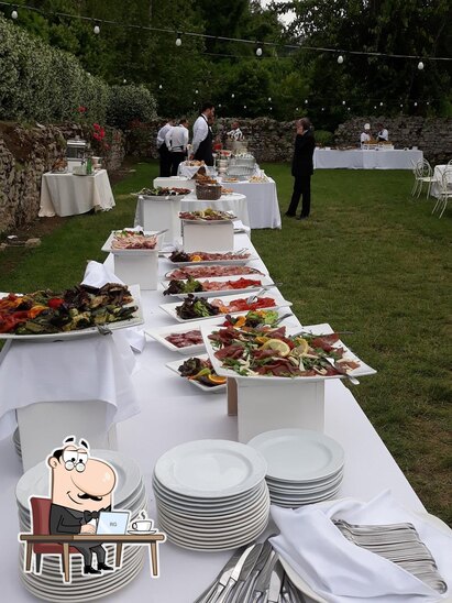 Dai un'occhiata agli interni di La Paella2 catering ristorazione spagnola.