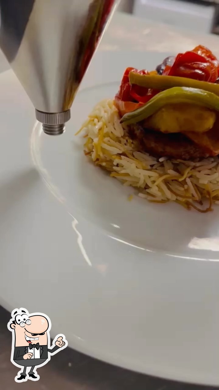 Installez-vous à l'une des tables de Le Comptoir Libanais Lyon 6.