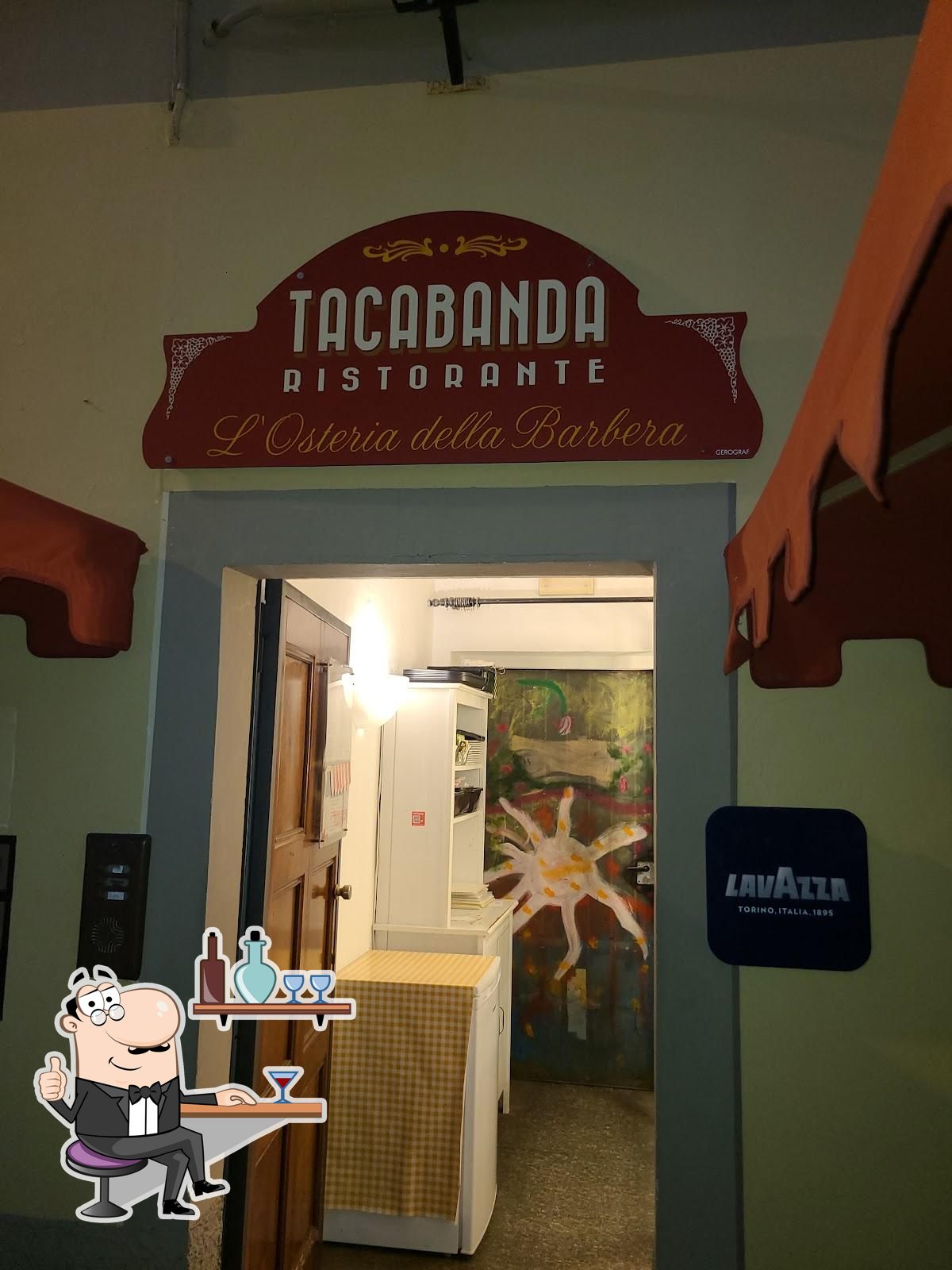 Siediti a un tavolo di Tacabanda.