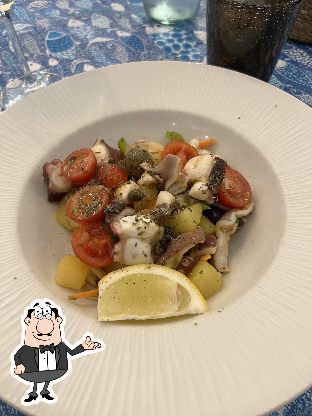 Siediti a un tavolo di Osteria Mercede.