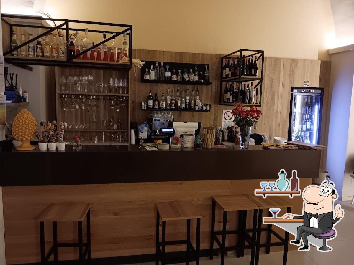 Dai un'occhiata agli interni di Osteria Donna Luisa.