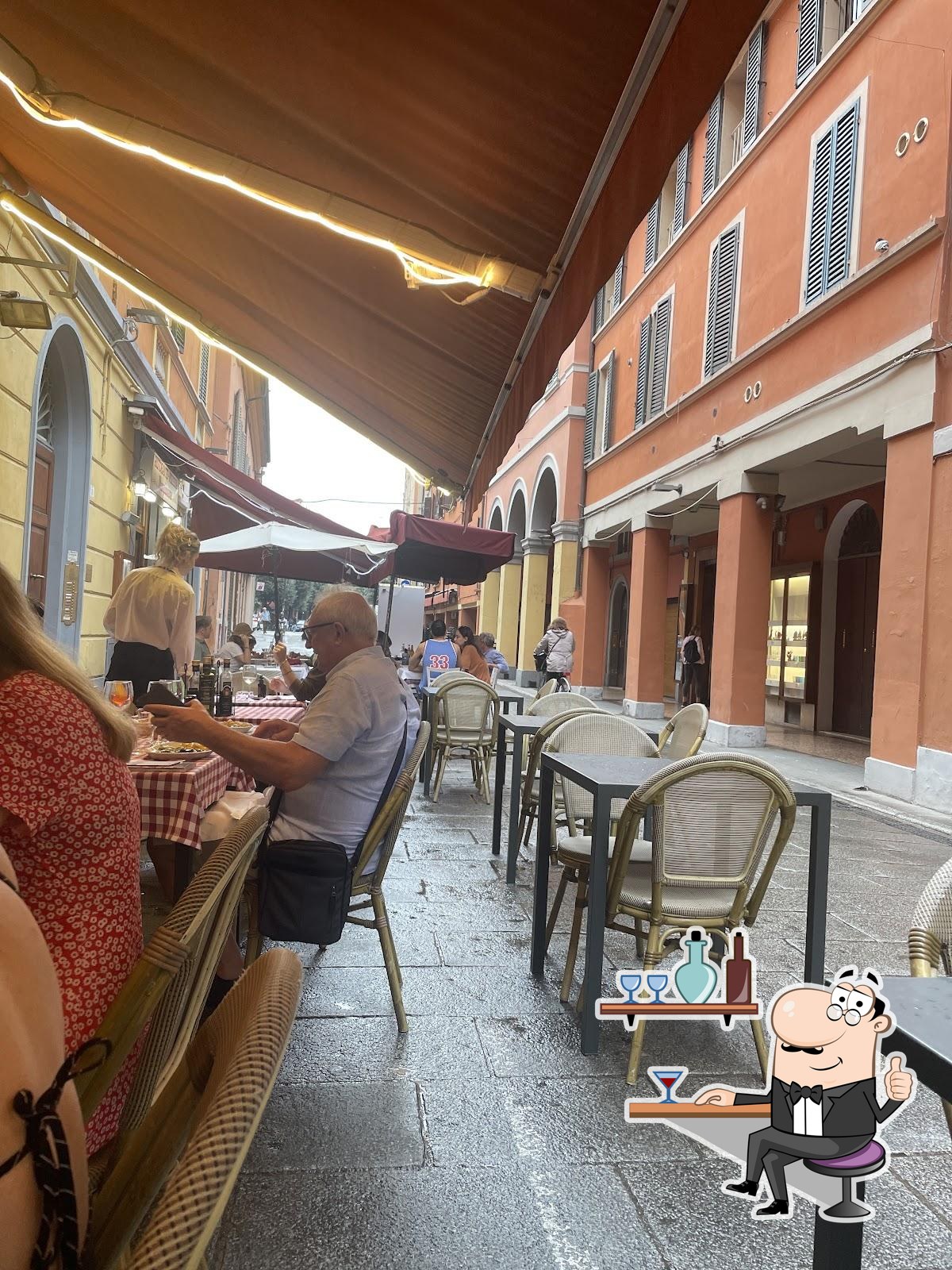 Siediti a un tavolo di Ristorante "Il Moro".
