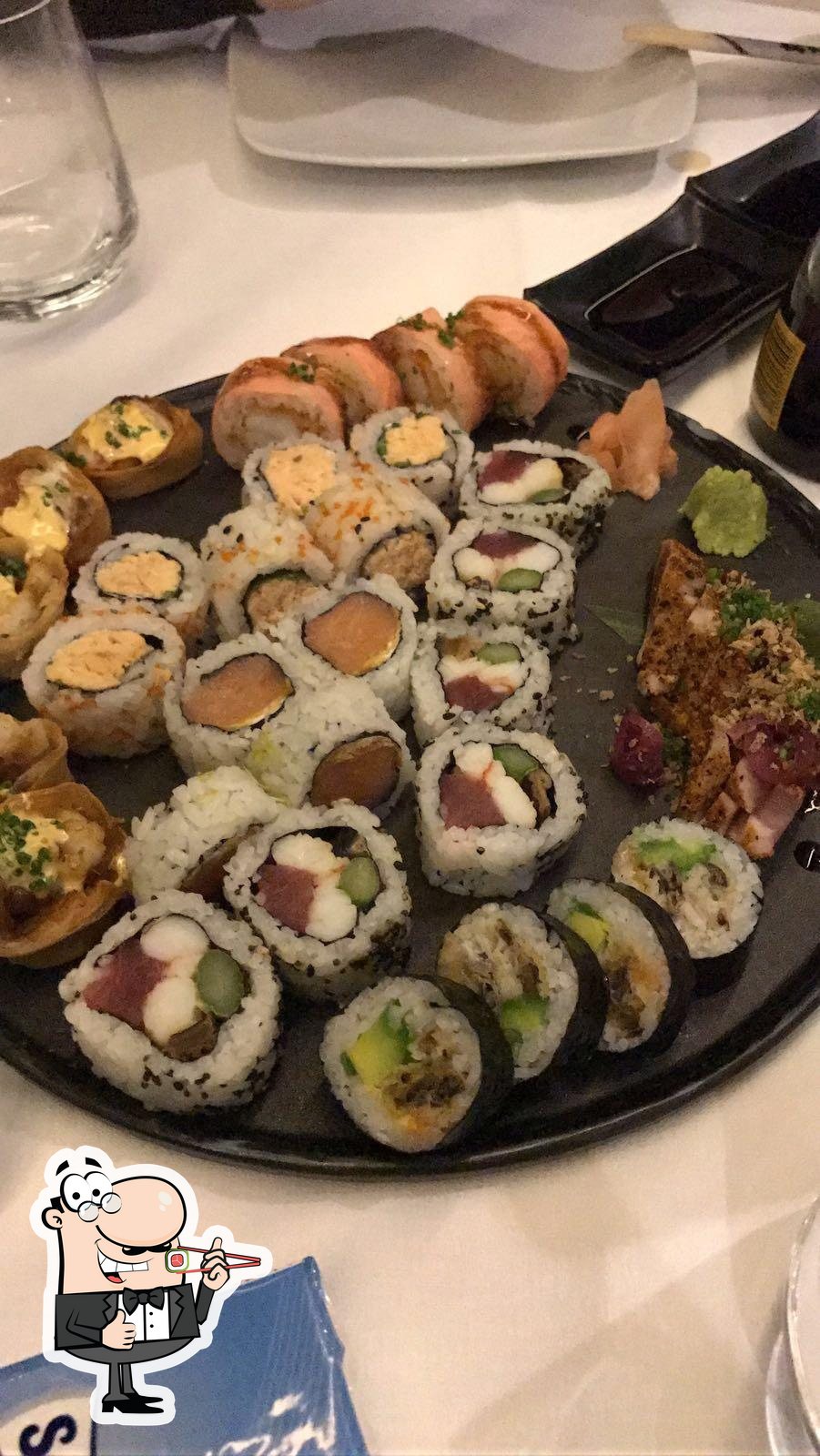 Prenditi le varie opzioni di sushi.