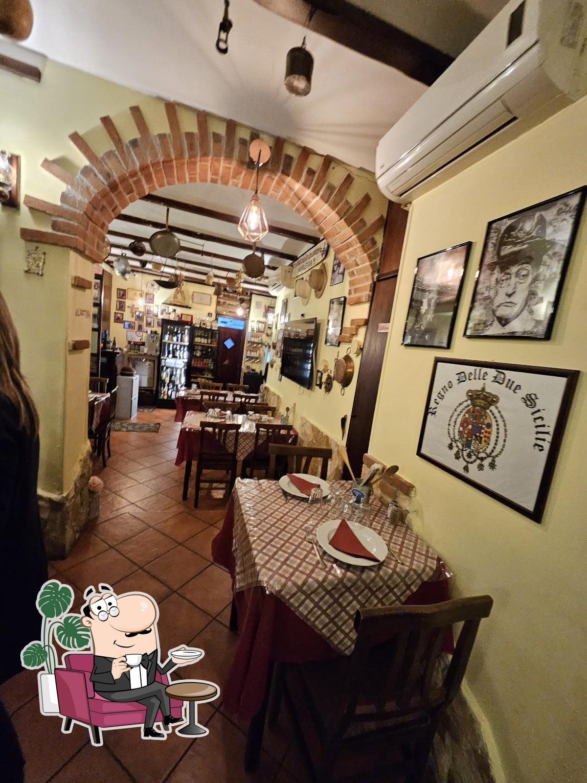 Gli interni di 'A Tiàna Tipica Napoletana.