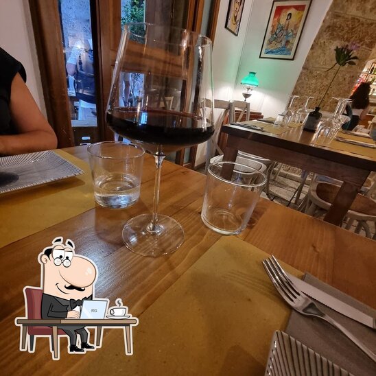 Siediti a un tavolo di Ristorante La Galleria.