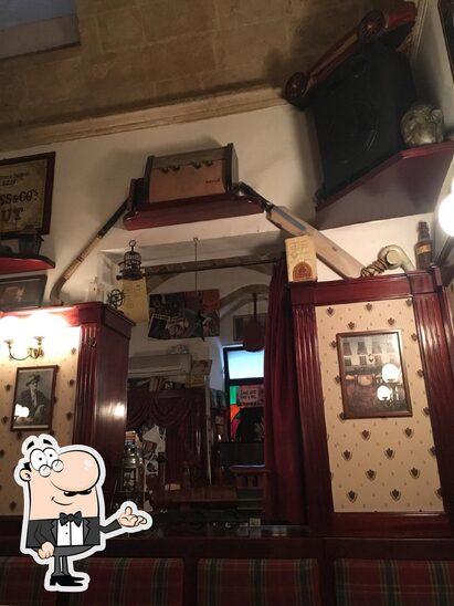 Dai un'occhiata agli interni di Joyce Irish Pub.