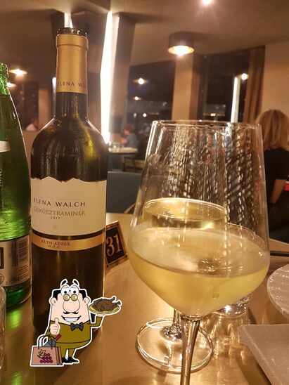 È gradevole godersi un bicchiere di vino a Kiiro Sushi.