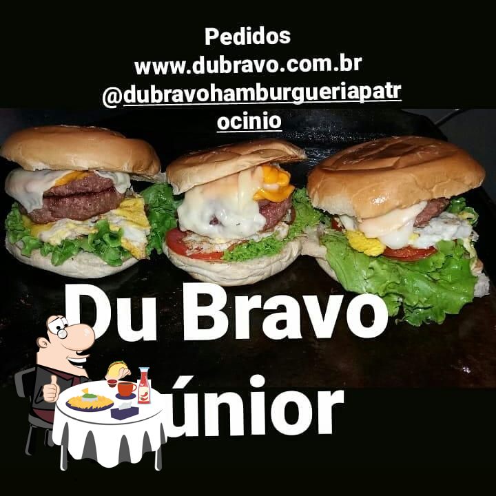 Peça um dos hambúrgueres servidos no Du Bravo Hamburgueria.