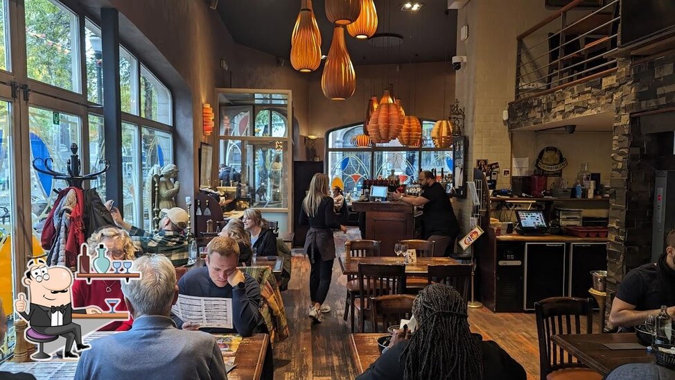 Découvrez l'intérieur de Grimbergen bruxelles Café.