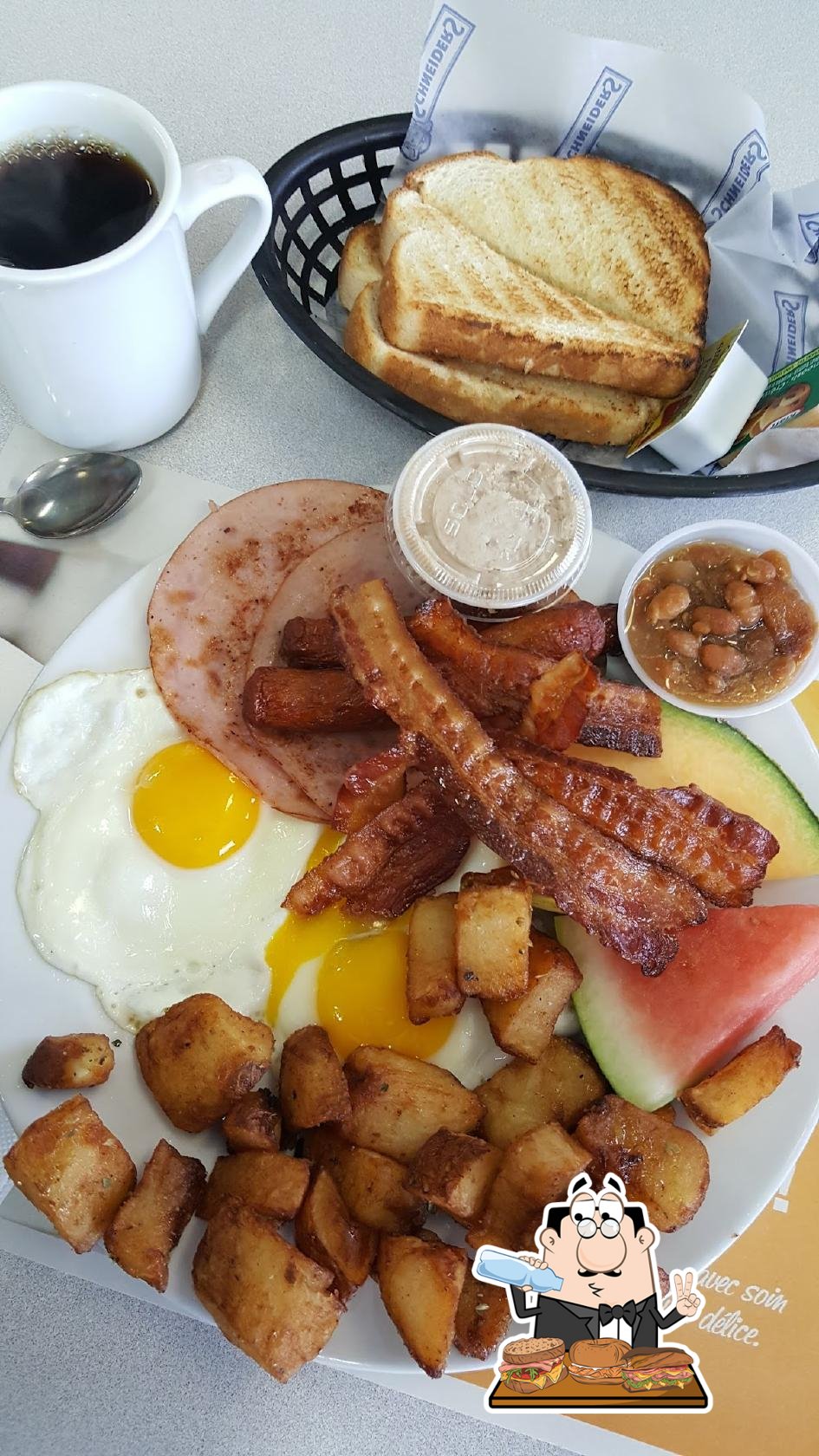 Le Petit Québec serves sandwiches and other lunch meals.
