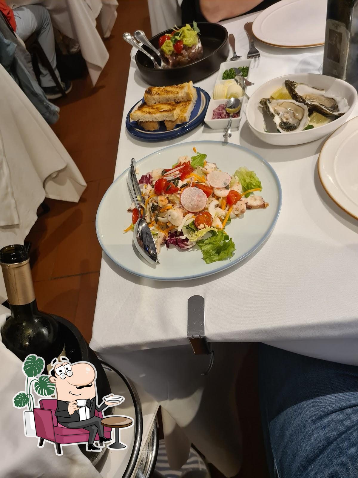 Dai un'occhiata agli interni di Polo Pasta & Pizza.