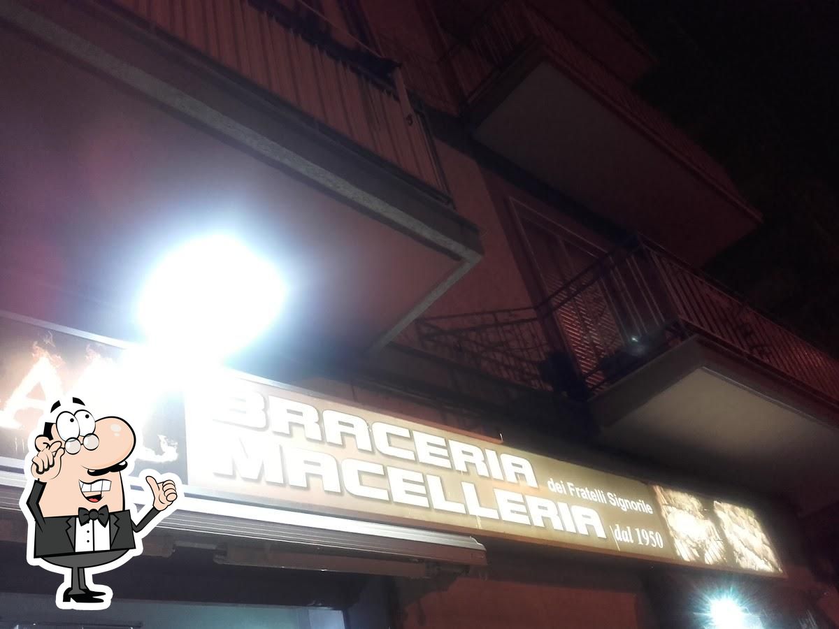 Dai un'occhiata agli interni di Braceria Signorile.