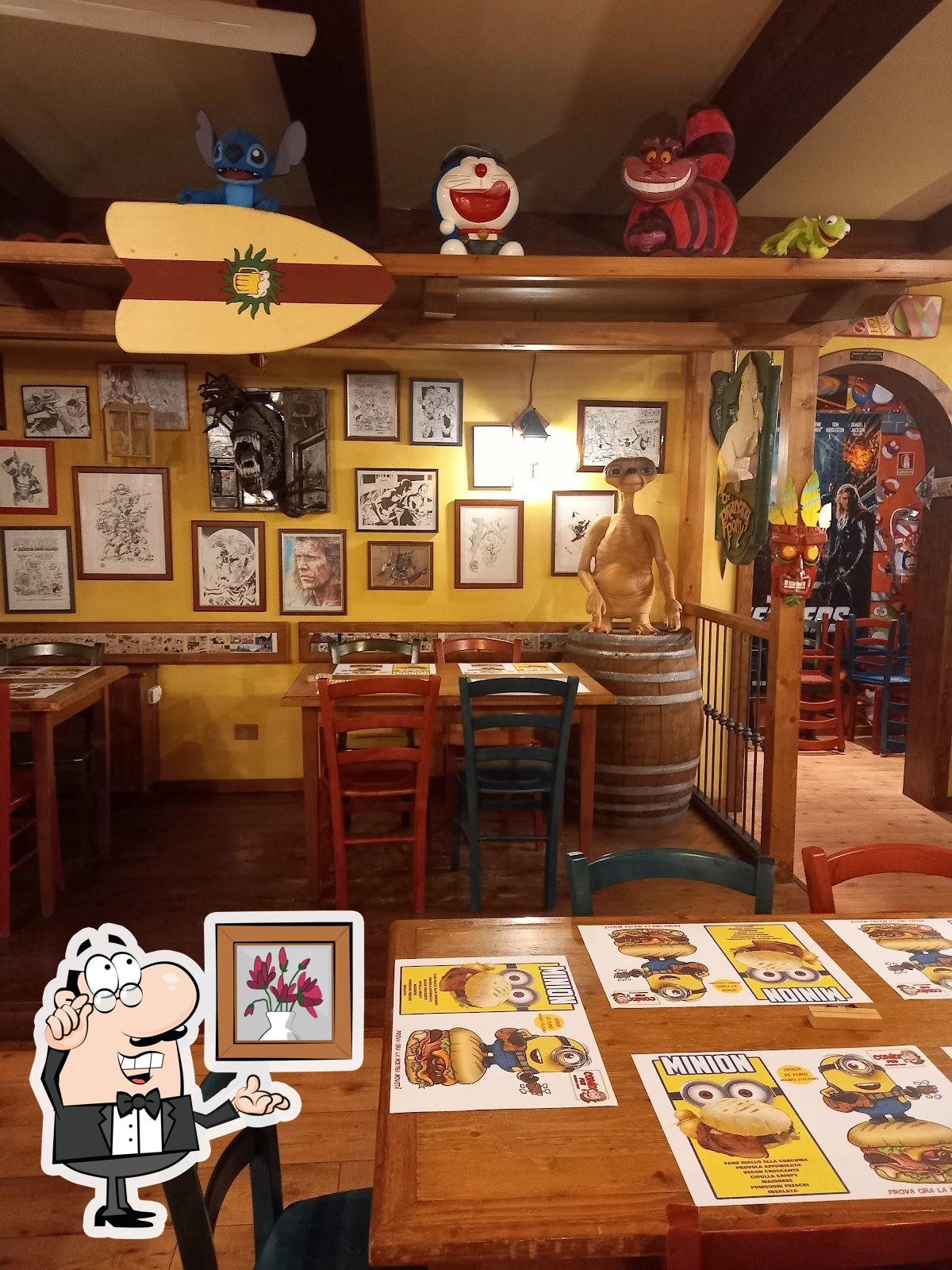 Gli interni di Comix Pub.