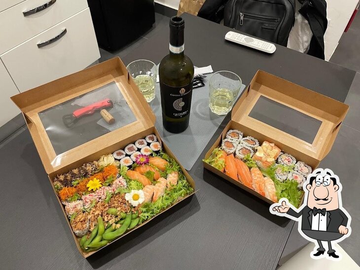 Gli interni di sushi lab.