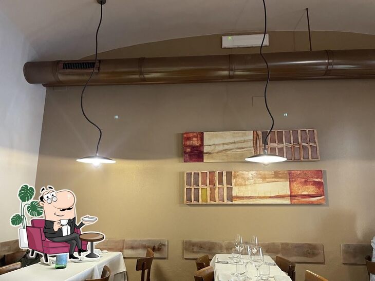 Siediti a un tavolo di Trattoria Monti Roma.