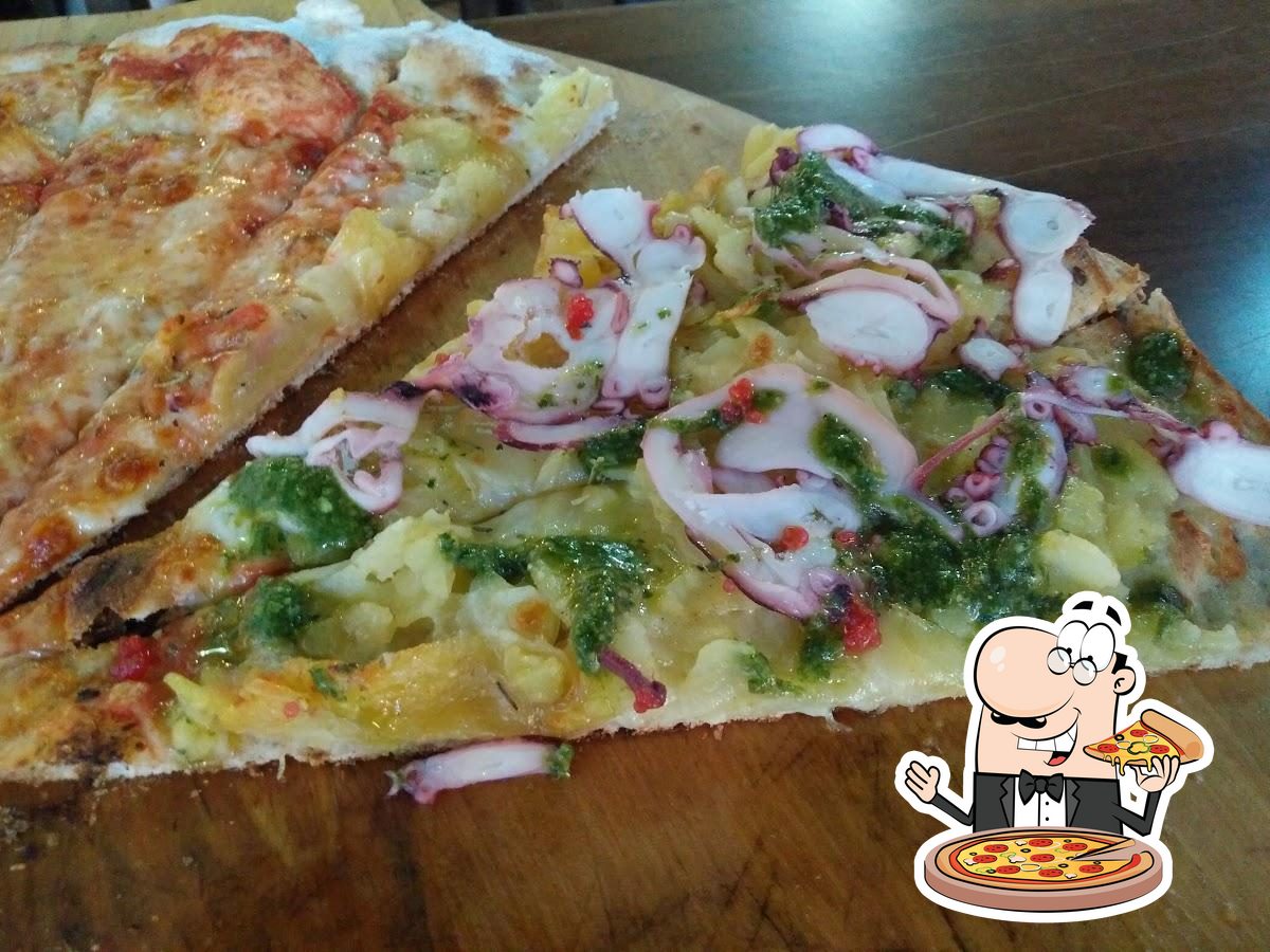 A Il Campione, puoi assaggiare una bella pizza.