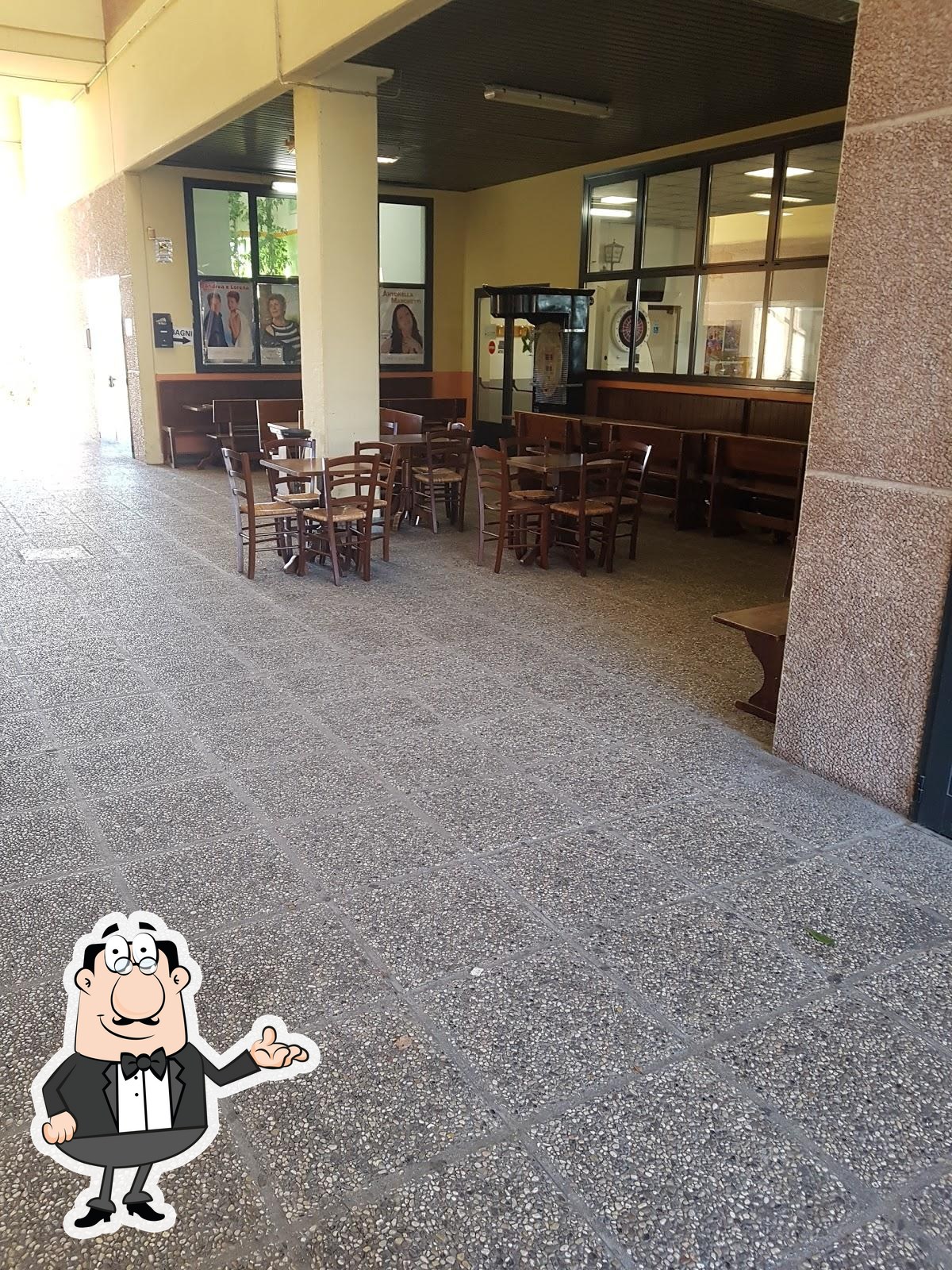 Gli interni di Bar Pol Madonnina.