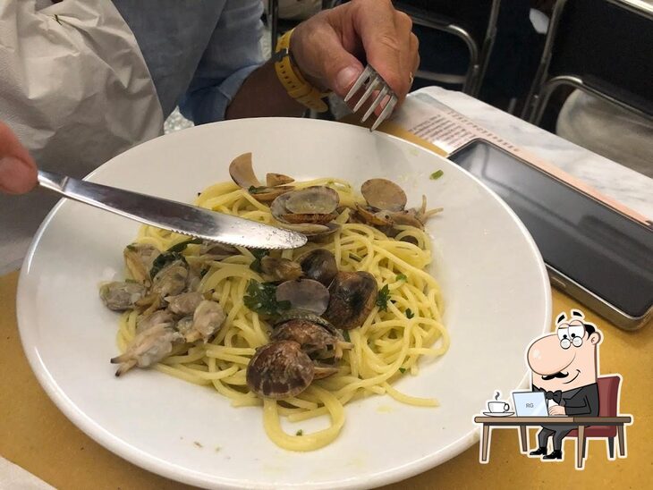 Gli interni di Trattoria Lillicu.