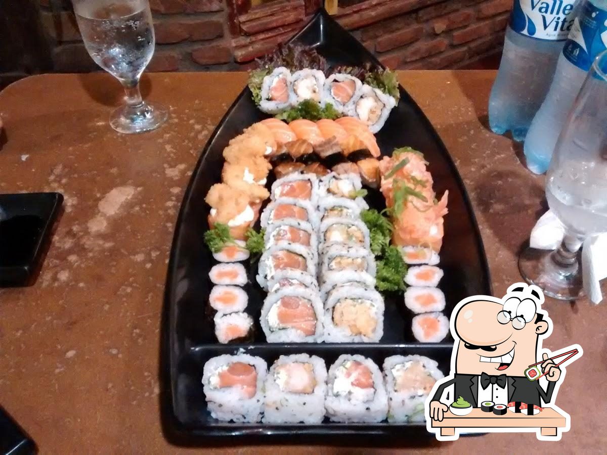 Rolos de sushi são oferecidos por Hamadaya Sushi.
