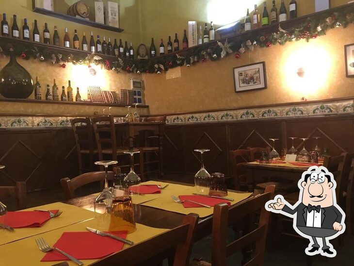 Gli interni di Osteria Il Cadraio.