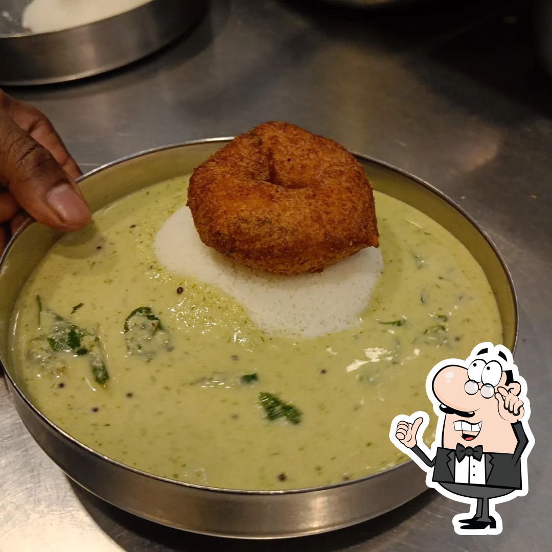 Take a seat at one of the tables at Taaza Thindi.