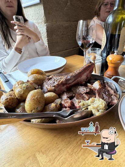 Installez-vous à l'une des tables de Restaurant LouLou..