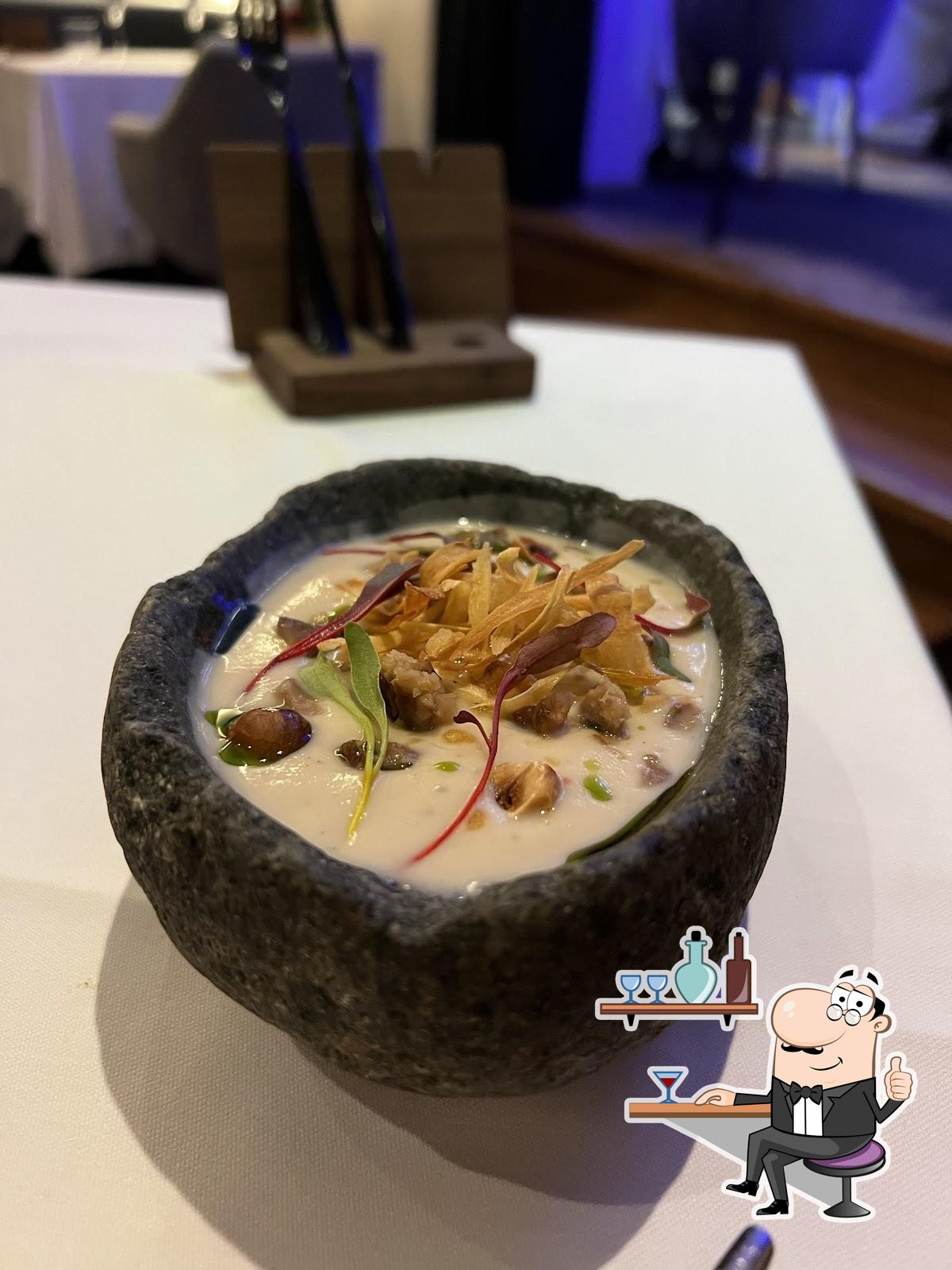 Installez-vous à l'une des tables de Restaurant Jérôme Ferrer - Europea.