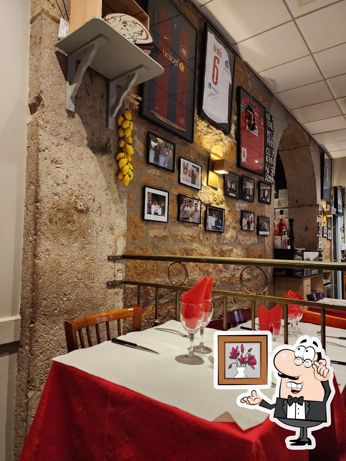 Installez-vous à l'une des tables de Casa Morreale Da Antonio e Marco.
