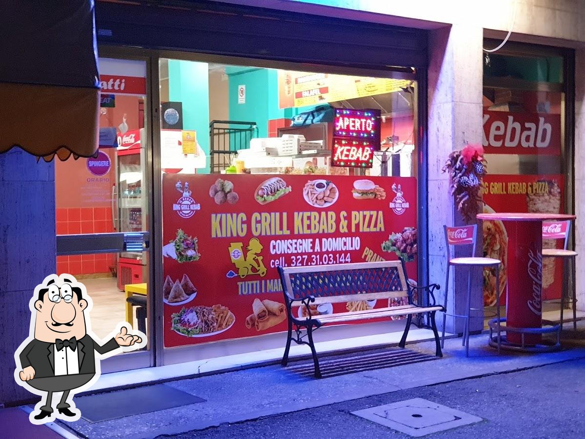 Dai un'occhiata agli interni di Istanbul pizza kebab.