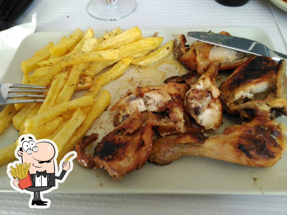 At Gallaroz da Villa you can try French fries.