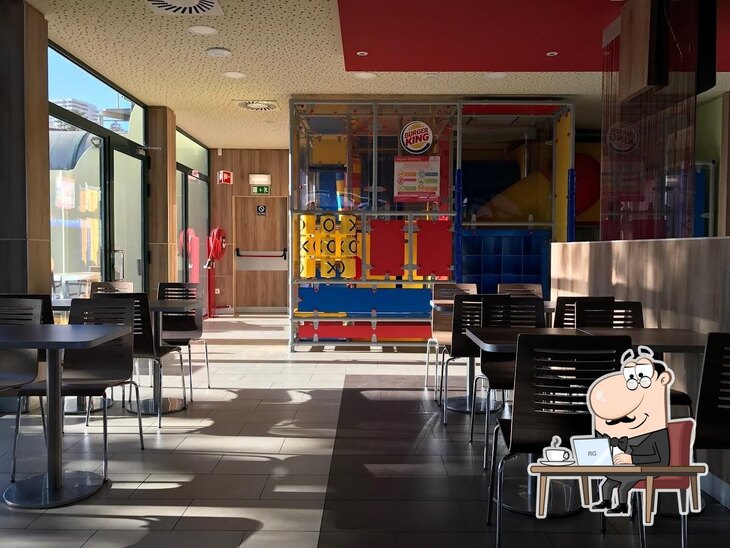 O interior do Burger King Algés.