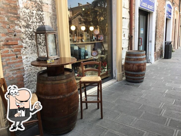 Dai un'occhiata agli interni di Osteria I Quattro Angeli.