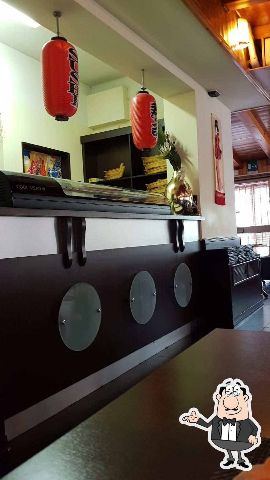 Siediti a un tavolo di MARINATE THE RESTAURANT.